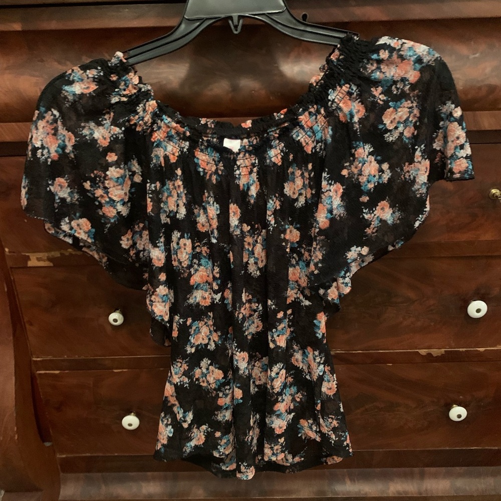 EUC/No Boundaries Top/Size Lg juniors (11-3)
